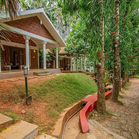 Orchid Trails Resort Султан Батери Екстериор снимка