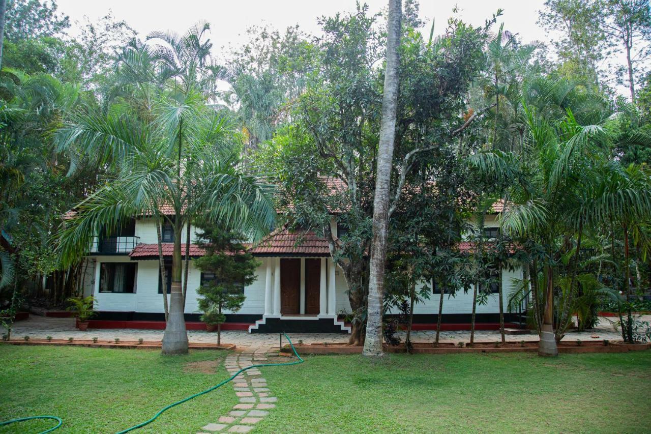 Orchid Trails Resort Султан Батери Екстериор снимка
